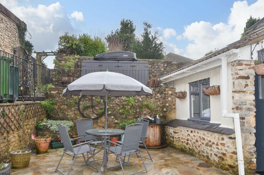 THE FERNERY, Family Friendly, Character Holiday Cottage In Colyton