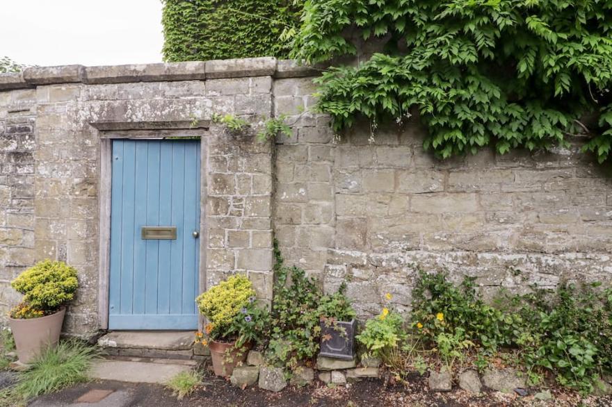 GARDEN VIEW, character holiday cottage in Kington