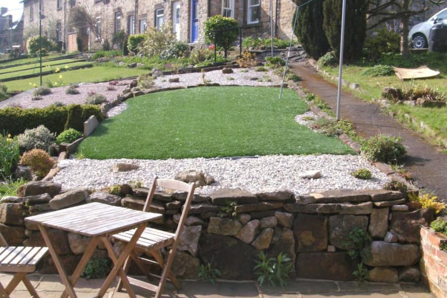 Bakewell  Stone Cottage/Sleeps 4/Log Burning Stove/Parking /2 Bathrooms/ WiFi