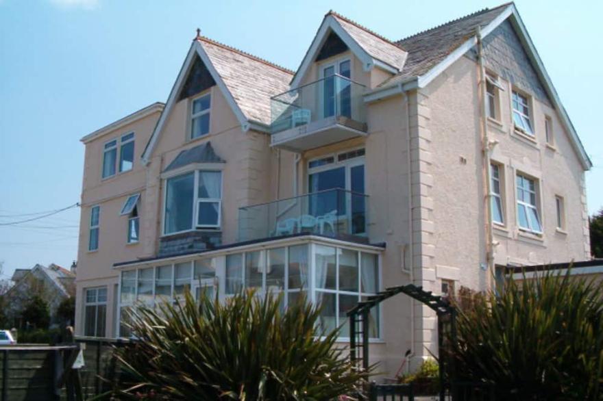 4 Star Apartments With Balcony & Stunning Sea Views