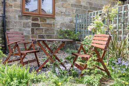 FERN COTTAGE, family friendly, character holiday cottage in Staithes