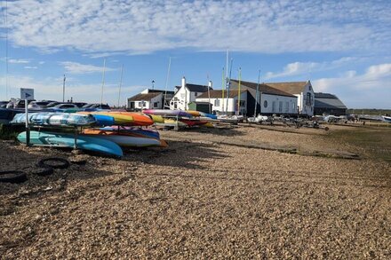 Mudeford flat near Beach and Quay