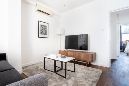 Bright Camden 2BR w/ Pvt Terrace, walk to Camden Market, by Blueground