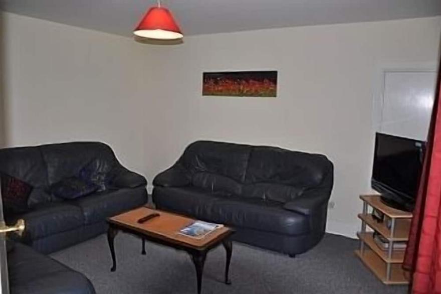 Country Cottage Near Loch Ness, Urquhart Castle And The Village of Drumnadrochit