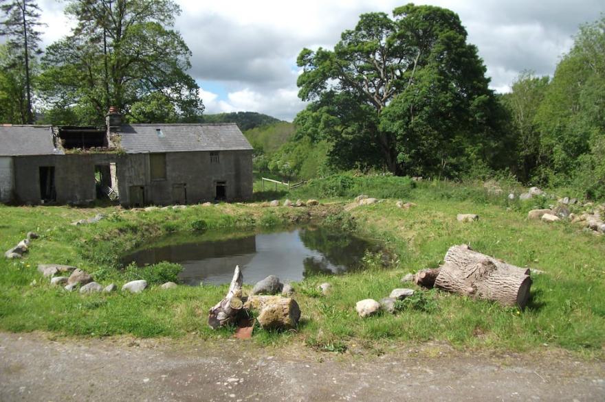 COSY 2 BEDROOM COUNTRY COTTAGE ON NON WORKING FARM