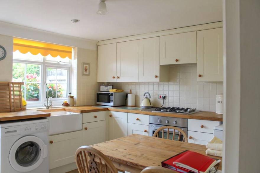 Comfortable, Characterful Cottage For 3 In Tenterden, Woodburner And Parking