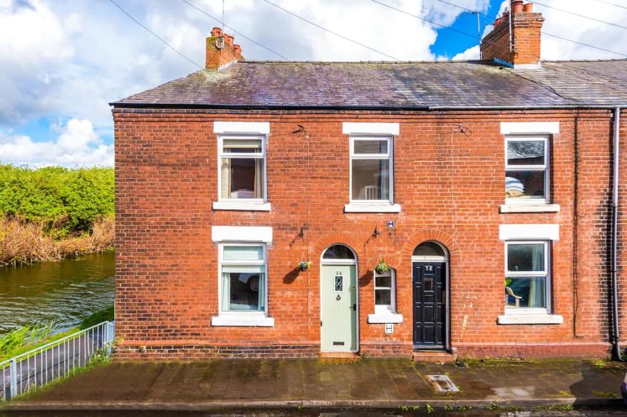 Beautiful Canal Side Home In The Heart Of Chester