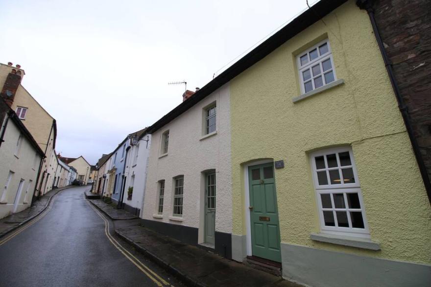 A Charming And Cosy Cottage, Centrally Located On Bridge Street.