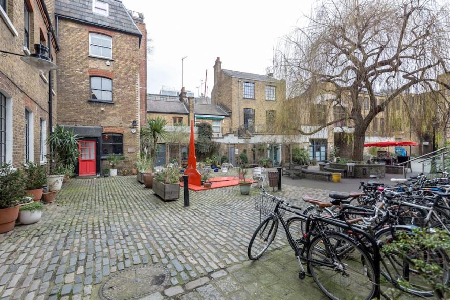 Unique home in private square in Shoreditch