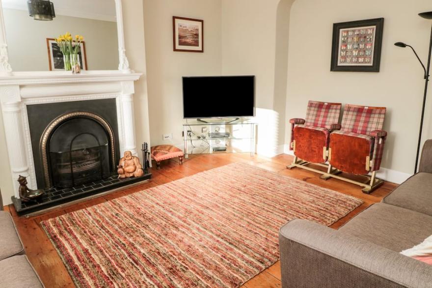 7 SCOTTS PLACE, Family Friendly, With Open Fire In Berwick-Upon-Tweed