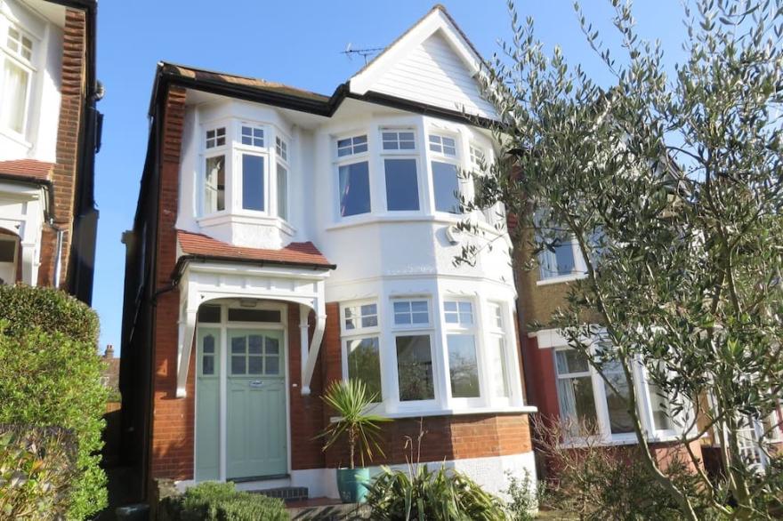 Close to central London, beautiful 4 bedroom house