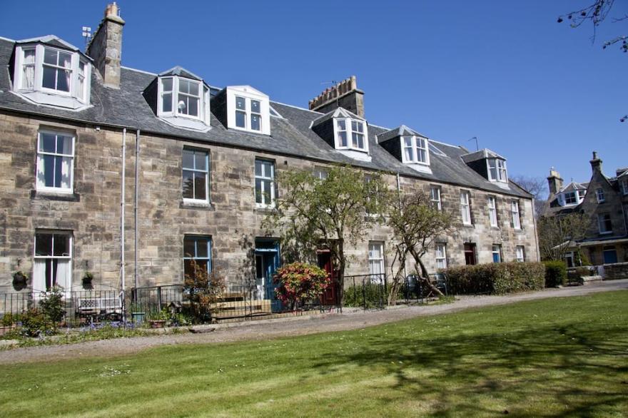 Luxury 19th Century Cottage In Heart Of St Andrews, Sleeps 8, Golfers, Families