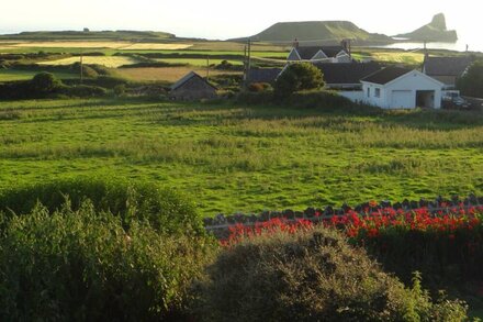 Spectacular sea views from this family friendly 4 bed holiday home.