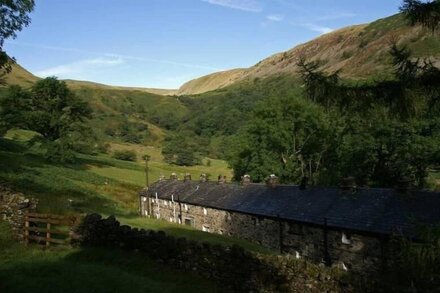 Cosy, romantic fellside cottage hidden in the Glencoyne valley