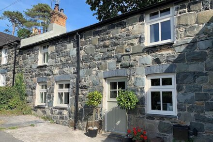 Traditional Welsh Cottage In Snowdonia National Park. Visit Wales 4 Star Rated