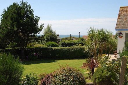 Spacious And Comfortable Traditional Croyde Cottage- short walk to beach