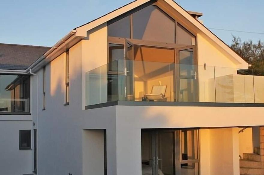 Stunning North Cornwall Beach House, direct beach access, surfing, amazing view