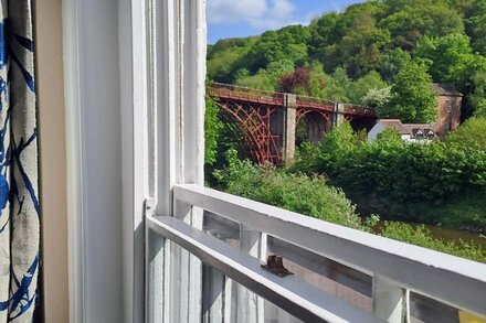 Ironbridge View Townhouse - stunning view of the Iron Bridge. Award winning