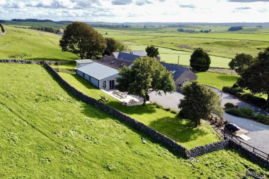 The Cowshed at Cop Farm is a Detached Barn with Hot Tub for up to 10 people