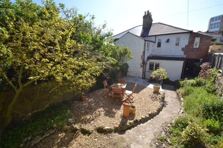 Smugglers - pretty cottage in quiet street in town, with easy access to beach