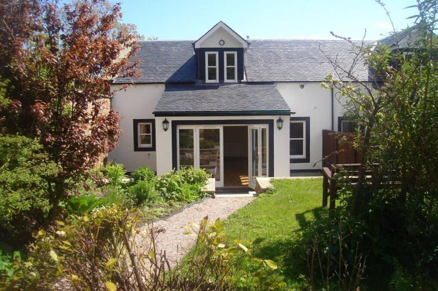 Luxury Cottage With Garden And Parking In The Heart Of The Village.  Sleeps 8.