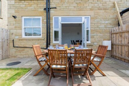 Mount House - Four Bedroom House, Sleeps 6