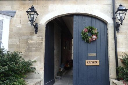 The Cotswolds -  The Lodge - Grade II listed cottage in the centre of Burford