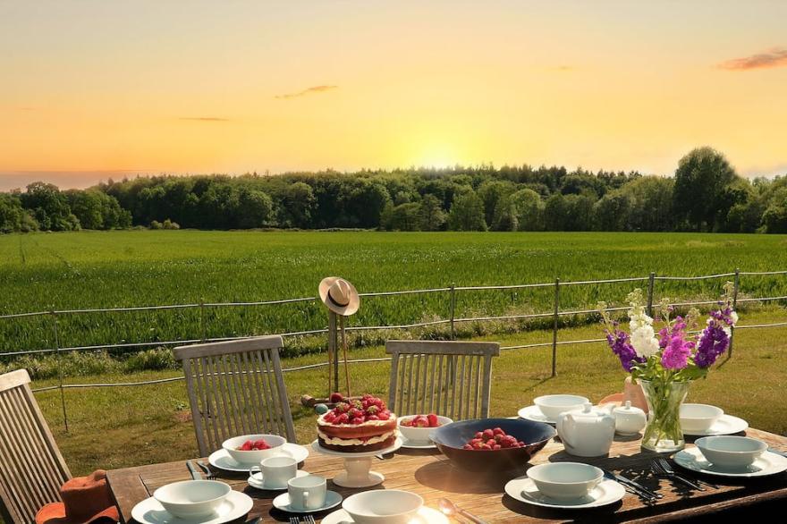 Quaker Barn is a 5* family and dog-friendly cottage in rural North Norfolk