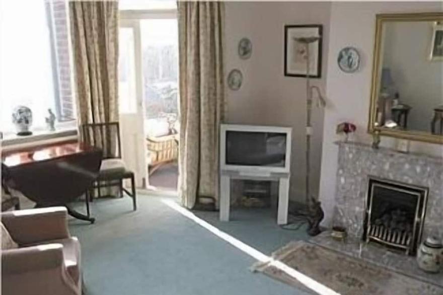 Bexhill-On-Sea Seafront Holiday Apartment Close To All Local Amenities
