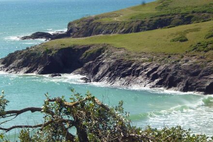 Family Beach House for 8-9 people near Baby Bay in New Polzeath, North Cornwall