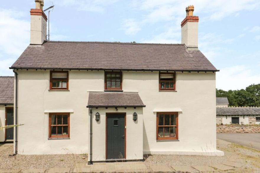 PEN Y BRYN COTTAGE, pet friendly, with open fire in Llandudno