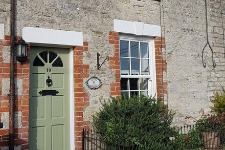 Pretty Cottage Close To The Dorset Coast.