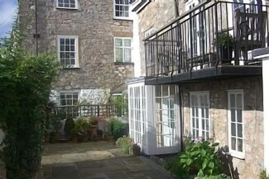 Two Bedroom Waterside Cottage With Balcony And Magnificent Views Of The Estuary