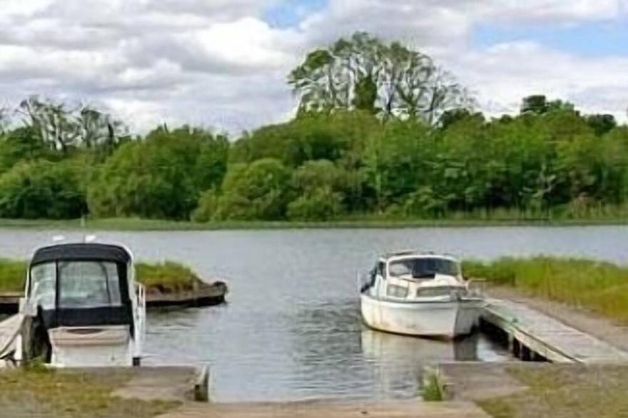 Lakeside Cottage In Kesh With Fabulous Views Over Lough Erne