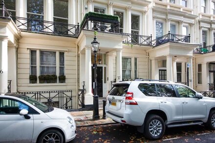 Sophisicated Knightsbridge 1BR Duplex, nr. Hyde Park, by Blueground