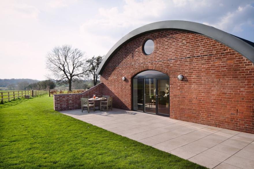 The Hayloft At Wroxeter (Brand New Barn Conversion)