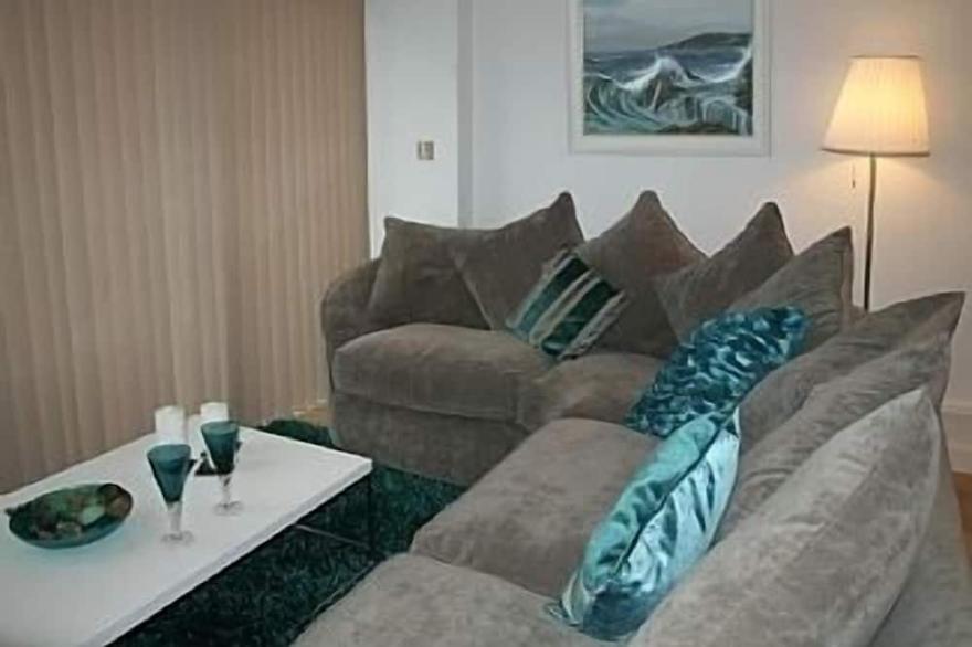Contemporary Beachfront Ground Flr Apartment Overlooking Fistral Beach & Terrace