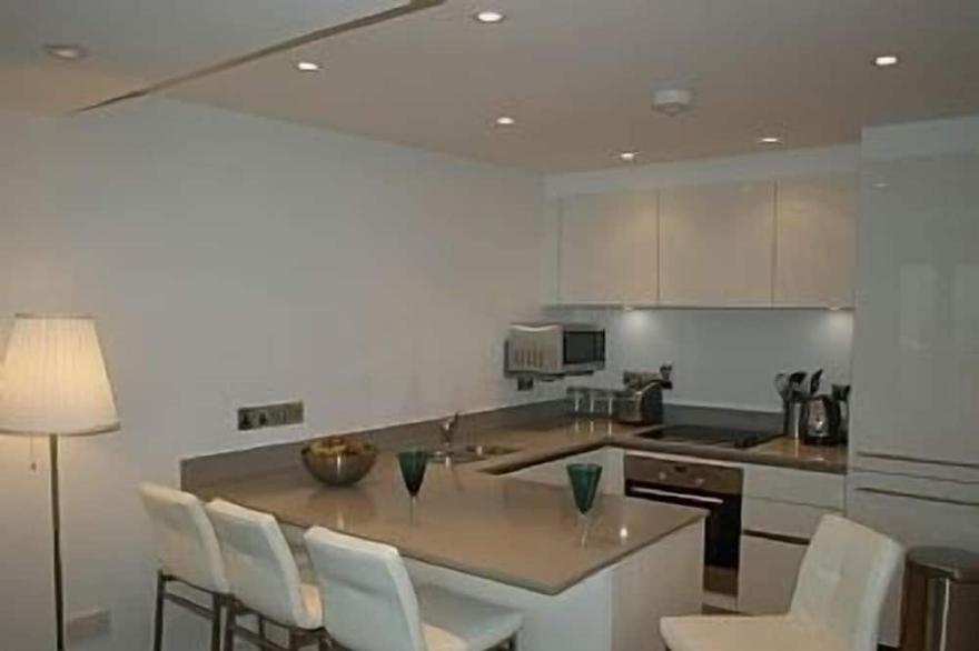 Contemporary Beachfront Ground Flr Apartment Overlooking Fistral Beach & Terrace