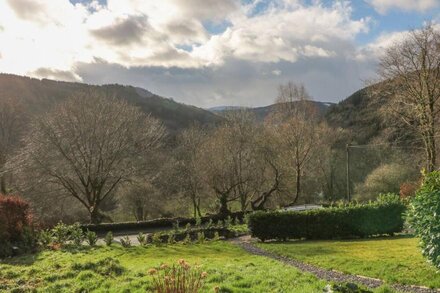 COEDFRYN, pet friendly, country holiday cottage in Betws-Y-Coed