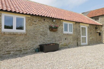 CRABTREE COTTAGE, pet friendly, character holiday cottage in Scalby