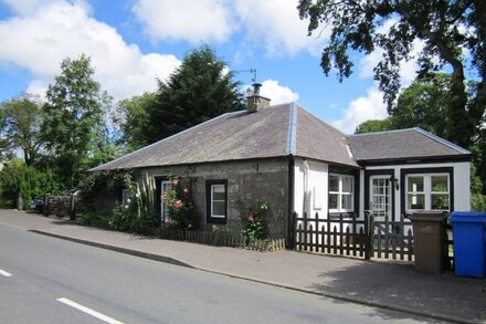 Old Toll Cottage -Delightful Cottage Minimum 5 days-August and Sept now back on.