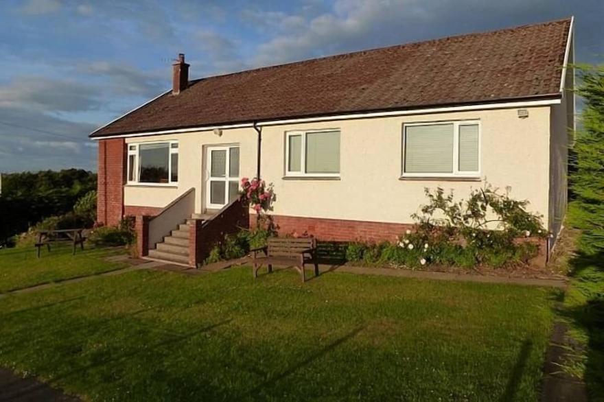 4 Bedroom Farm Bungalow In Ayrshire Countryside With Big Garden & Beautiful View