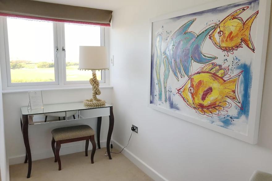 Superb house, 6min beach/golf. New build, 5*. Fab walks, lovely restaurants.