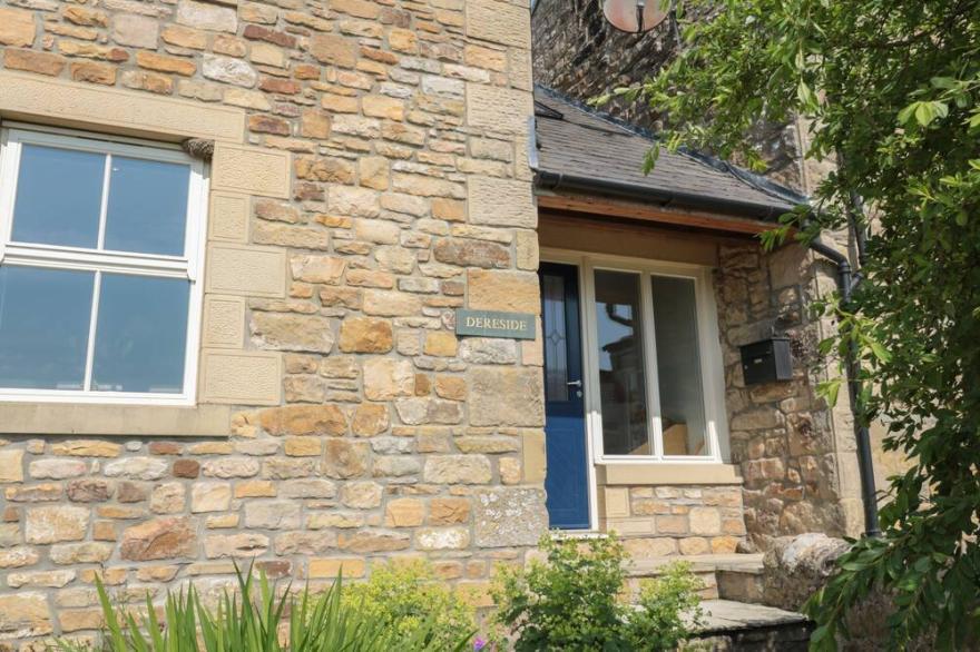 DERESIDE, Pet Friendly, Character Holiday Cottage In West Woodburn