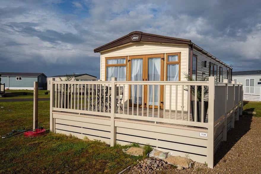 Stunning 2 Bed Chalet In Silversands Lossiemouth