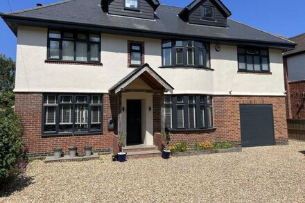 Oaklee - Large House Close to Beaches & New Forest