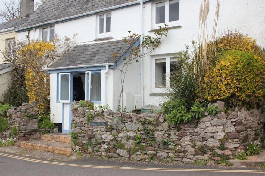 Delighful Family Owned, Grade II Listed Cottage, 3 Bedrooms - Sleeps 7