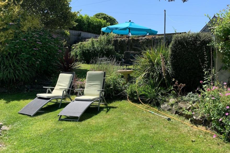 Beautiful Family Friendly Cottage - Village Centre with Private Enclosed Garden