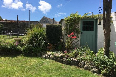 Beautiful Family Friendly Cottage - Village Centre with Private Enclosed Garden