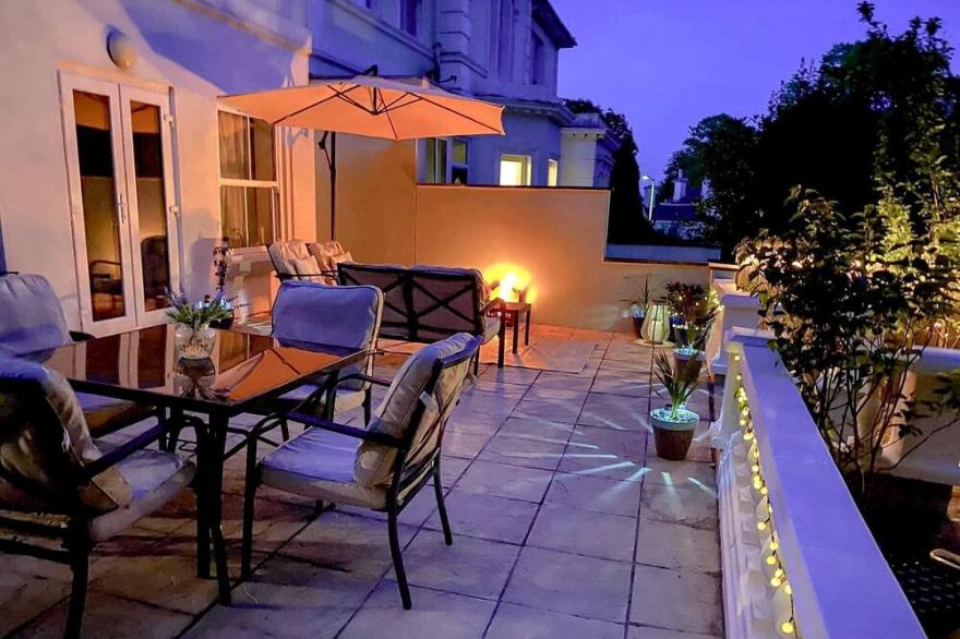 Magnificent House, Sea Views, Luxurious Interior, Christmas Specials Available